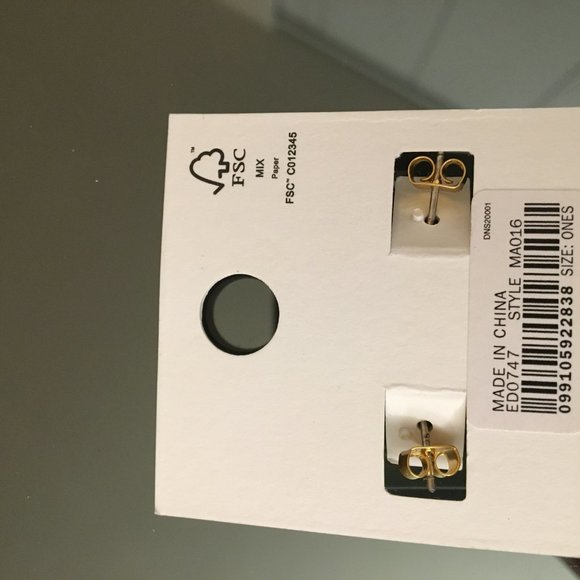 Madewell Starfish Charm Hoop Gold Earrings NWT - Picture 5 of 5